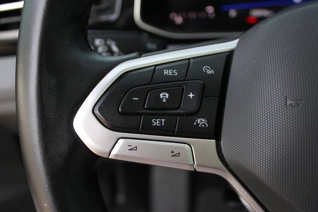 Used 2025 Black Volkswagen 1.5T SE image 8