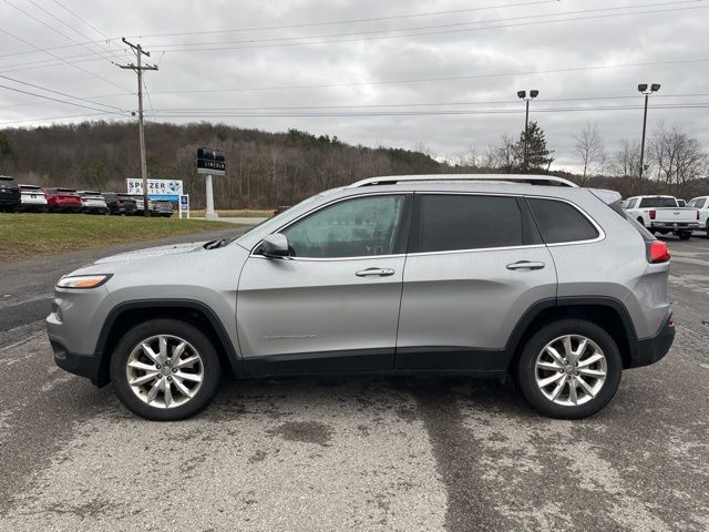 Used 2017 Silver Jeep Limited image 9