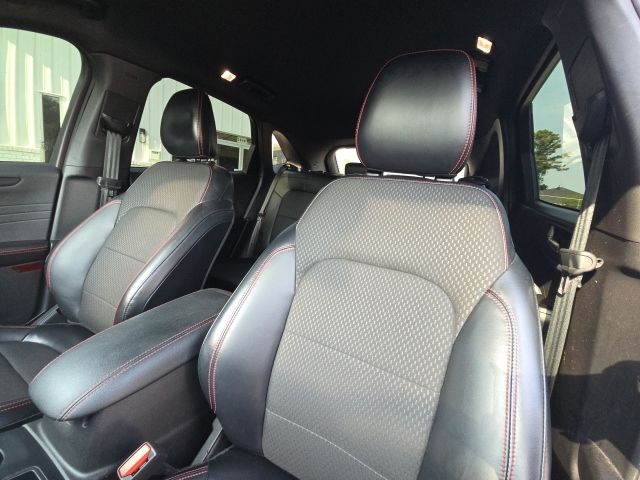 2023 Ford Escape ST-Line:L166580A