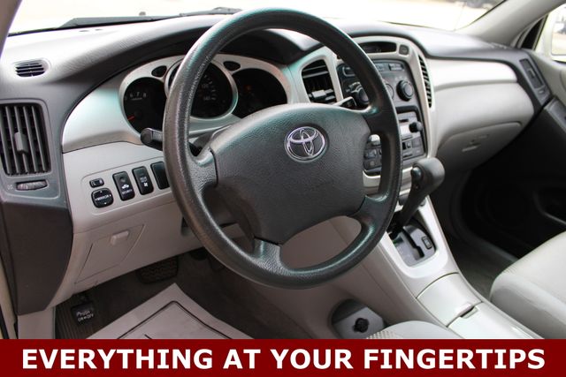 Used 2005 Silver Toyota V6 image 2