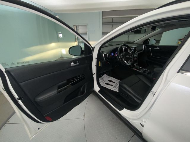 Used 2022 White Kia EX image 11