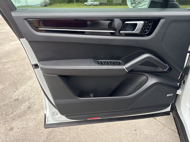 Used 2019  Porsche Base image 16