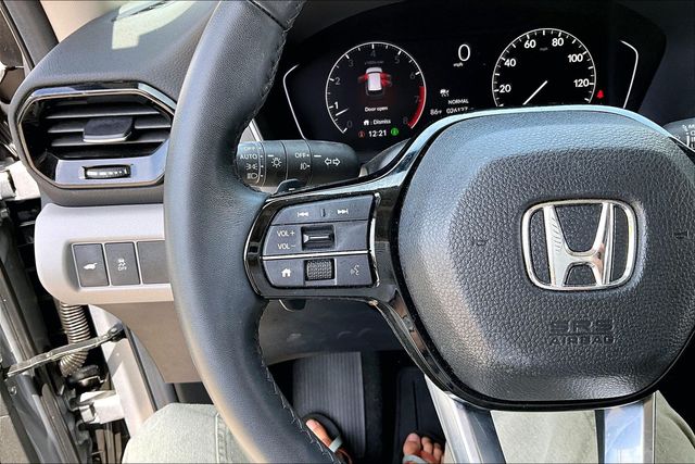 Used 2025 Honda Pilot Touring 4D Sport Utility