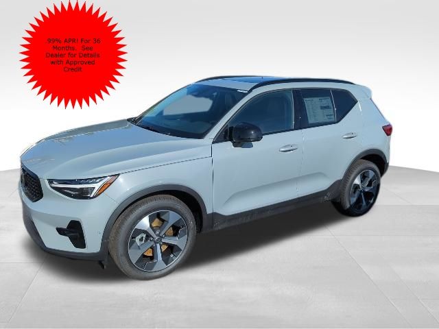 2026 Volvo XC40 B5 Plus
