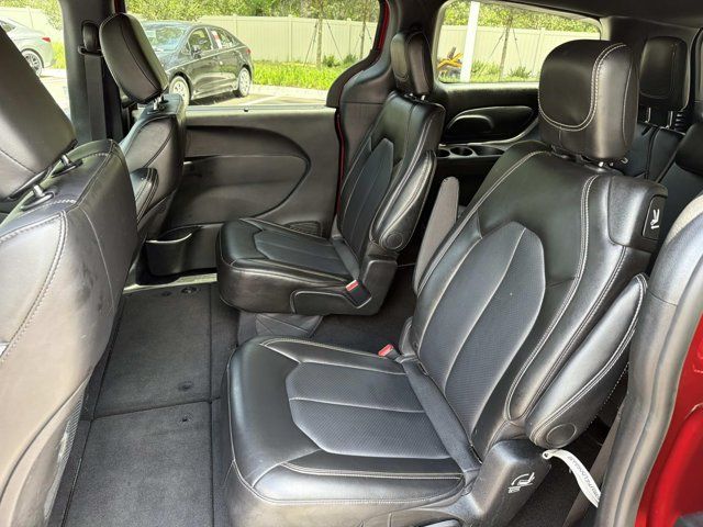 Used 2025 Chrysler Pacifica Van