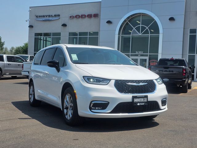 Bright White Clearcoat 2026 Chrysler Pacifica Minivan All-Wheel Drive 9-Speed Automatic