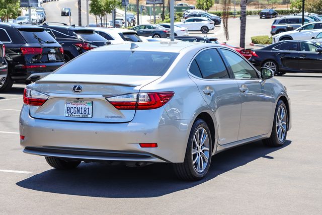 Used 2018 Silver Lexus 300h image 7