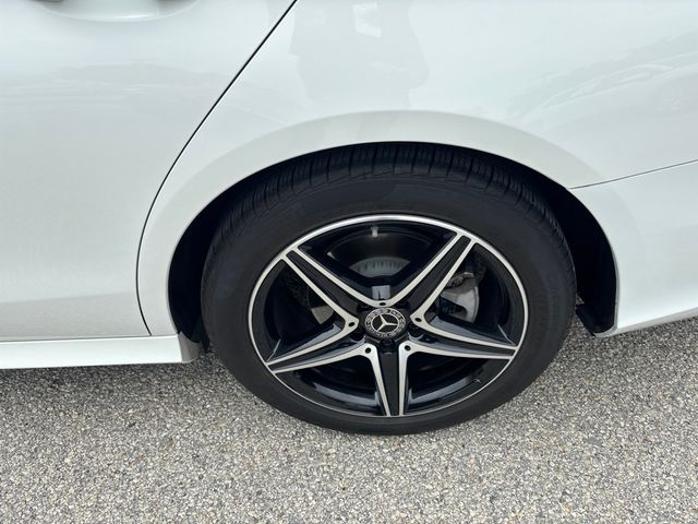 Used 2018  Mercedes-Benz E 300 image 13