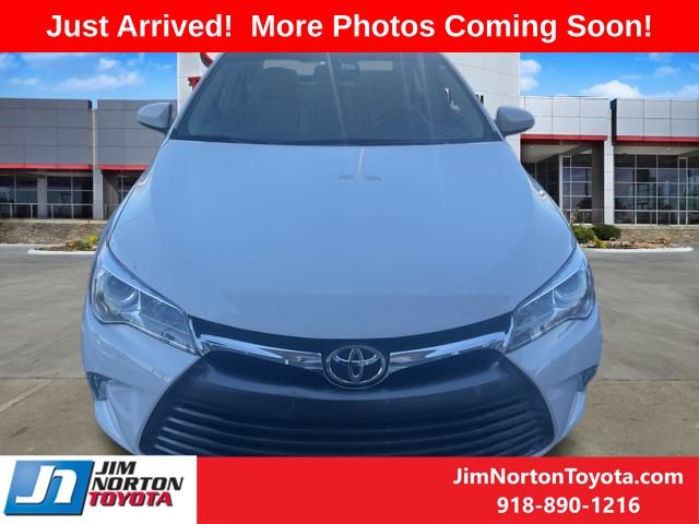 2017 Toyota Camry XLE 2