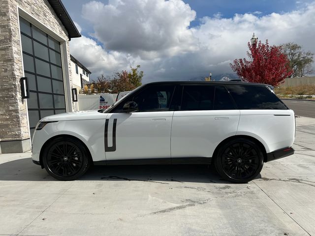 2023 Land Rover Range Rover SE 11