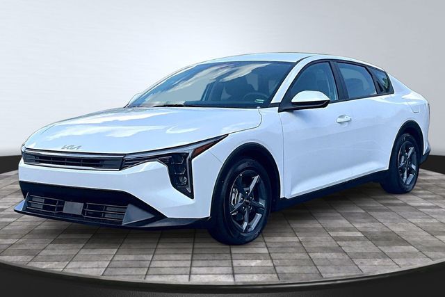  2025 Kia K4 LXS FWD   