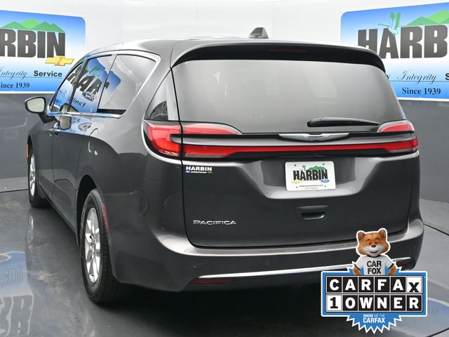 2023 Chrysler Pacifica Touring L photo