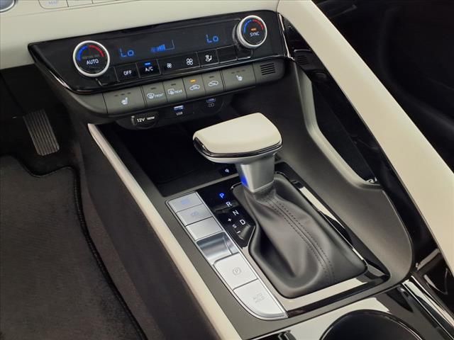 2025 Hyundai Elantra Limited photo