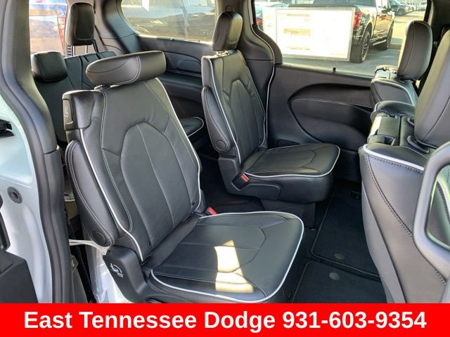 2025 Chrysler Pacifica Limited photo