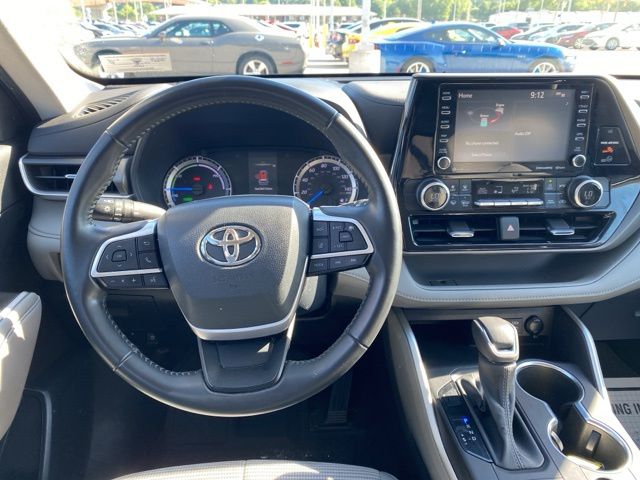 2022 Toyota Highlander Hybrid LE photo