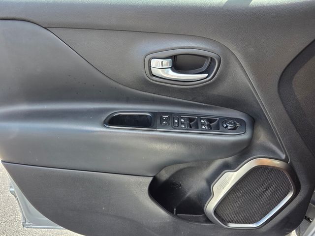 Used 2018 Silver Jeep Limited image 30