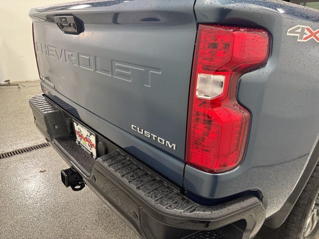 2025 Chevrolet Silverado 2500HD Custom photo