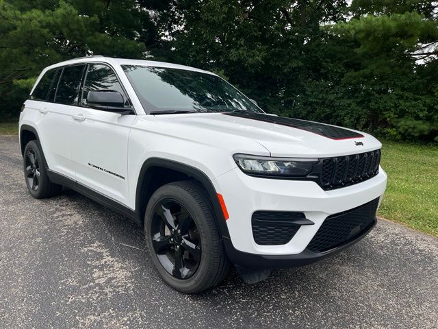 Bright White Clearcoat 2023 Jeep Grand Cherokee SUV / Crossover Four-Wheel Drive 8-Speed Automatic