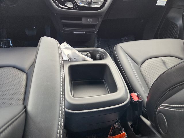 New 2026 Silver Chrysler Select image 7