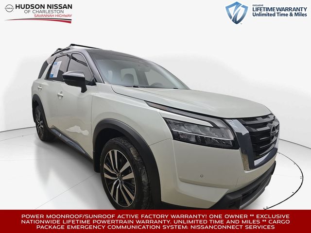 Pearl White Tricoat/Super Black 2023 Nissan Pathfinder SUV / Crossover All-Wheel Drive 9-Speed Automatic