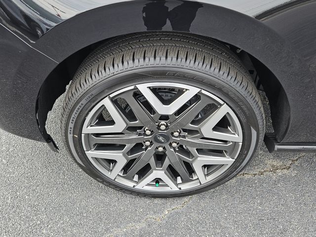 New 2026 Black Ford Platinum image 10