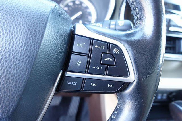 used 2022 Toyota Highlander car, priced at $32,499