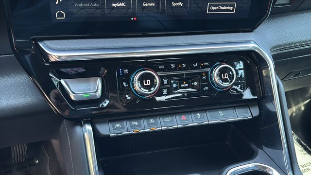 Used 2025 Silver GMC Denali image 31