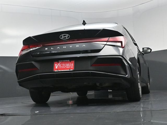 2024 Hyundai Elantra SE Black at DeMontrond Auto Country