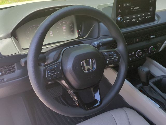 Used 2026 White Honda SE image 31
