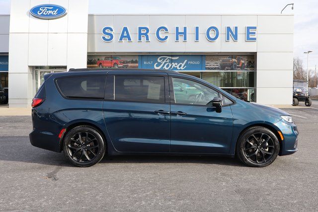 used 2025 Chrysler Pacifica car, priced at $34,500