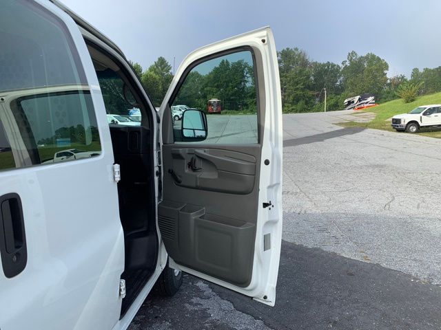 Used 2011 White Chevrolet Work Van image 17