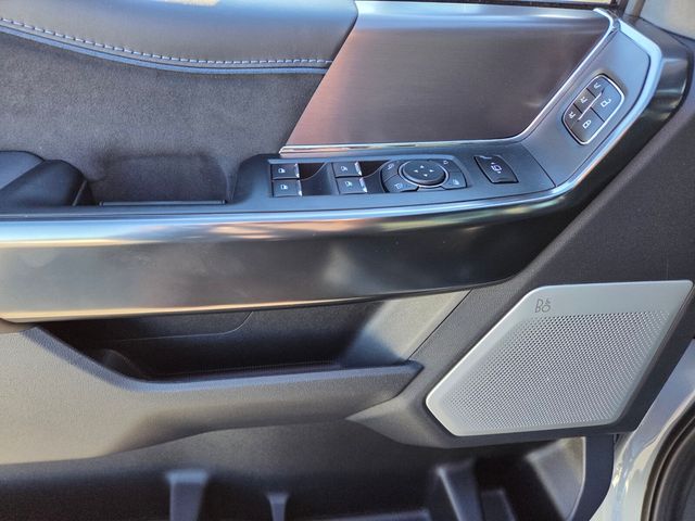 2026 Ford F-350 Super Duty Platinum - Photo 9