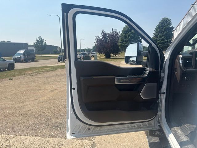 2024 Oxford White Ford Super Duty F-250 SRW King Ranch 4X4 Truck