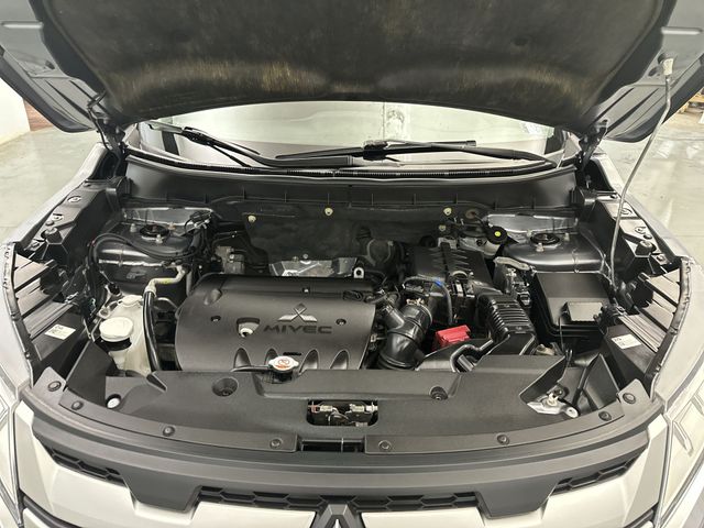 Used 2020  Mitsubishi 2.0 ES image 21