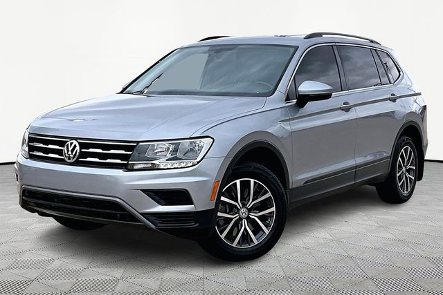 Platinum Gray Metallic 2019 Volkswagen Tiguan SE 4Motion SUV / Crossover All-Wheel Drive 8-Speed Automatic