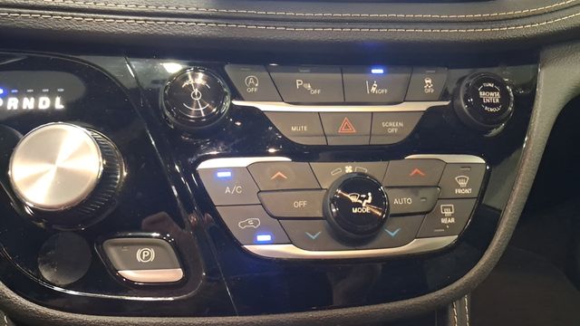 Used 2025 Chrysler Pacifica Van