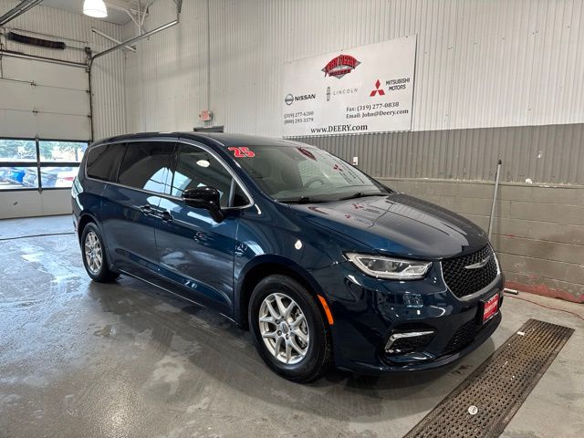Fathom Blue Pearlcoat 2025 Chrysler Pacifica Minivan Front-Wheel Drive 9-Speed Automatic
