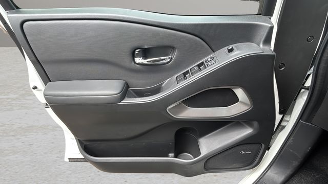 Used 2024 White Nissan SL image 18
