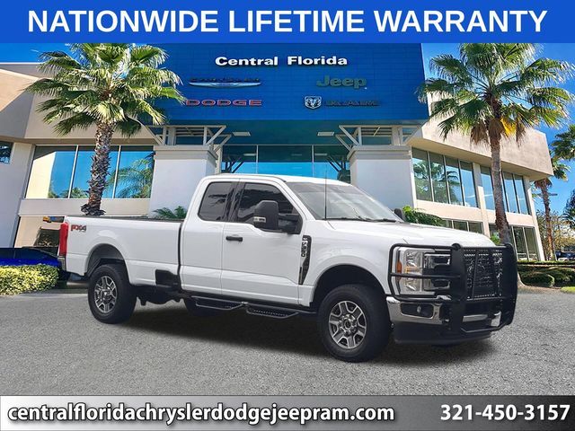 Oxford White 2025 Ford F-350 Super Duty Pickup Truck Four-Wheel Drive Automatic