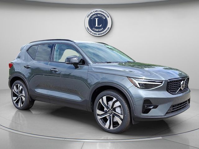 Forest Lake 2026 Volvo XC40 B5 Ultra AWD SUV / Crossover All-Wheel Drive Automatic