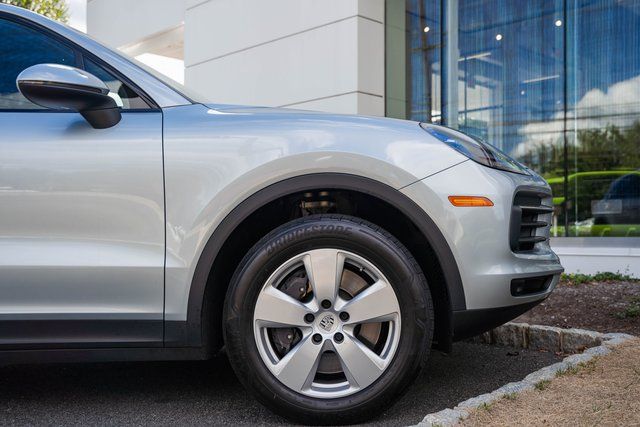 2022 Cayenne Base picture #18