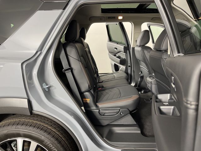 2025 Solid Gray/Super Black Nissan Pathfinder Platinum FWD SUV
