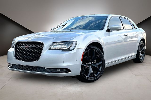 Silver Mist Clearcoat 2022 Chrysler 300 Sedan Rear-Wheel Drive 8-Speed Automatic