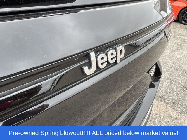 Used 2022 Diamond Black Jeep Summit Reserve image 13