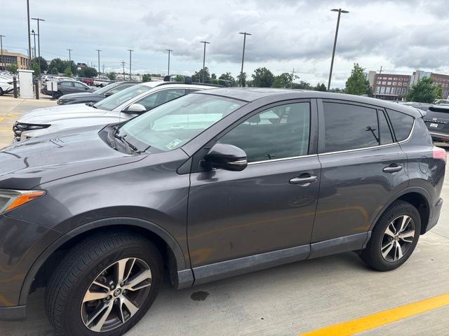 Used 2018 Gray Toyota XLE image 5