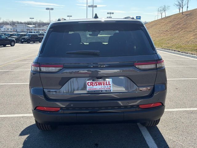 new 2025 Jeep Grand Cherokee car, priced at $40,248