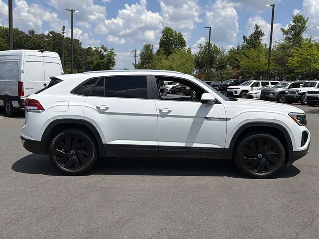 Used 2024 White Volkswagen 2.0T SE w/Technology image 13