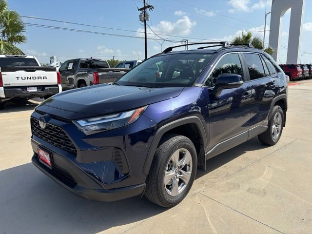 Used 2022  Toyota XLE image 3