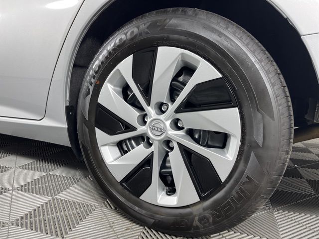 2024 Brilliant Silver Metallic Nissan Altima 2.5 S FWD Sedan