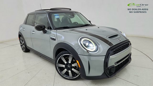 Moonwalk Gray Metallic 2023 MINI Cooper Hatchback Front-Wheel Drive 7-Speed Automatic